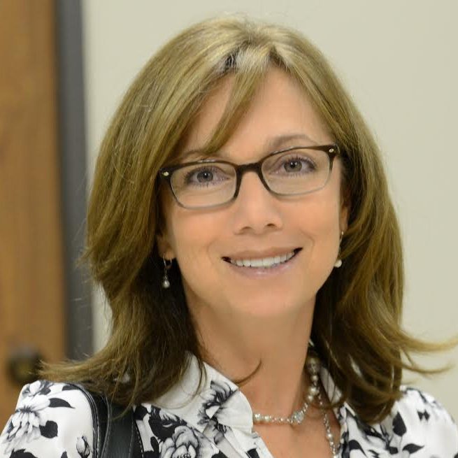 Laura Perlman Headshot